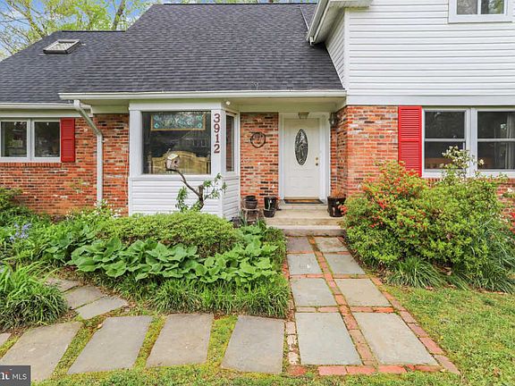 3rd image of 3912 Woodley Dr