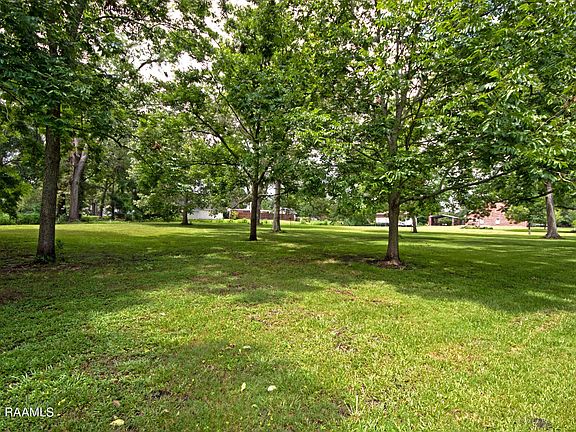 3rd image of Earline Dr