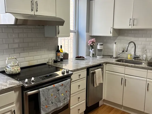 138 Prince St APT 6, Boston, MA 02113