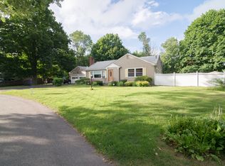 17 Vineland Dr, Barrington, RI 02806