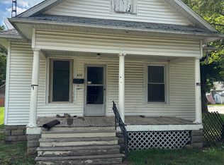 435 S Cedar St, Nokomis, IL 62075