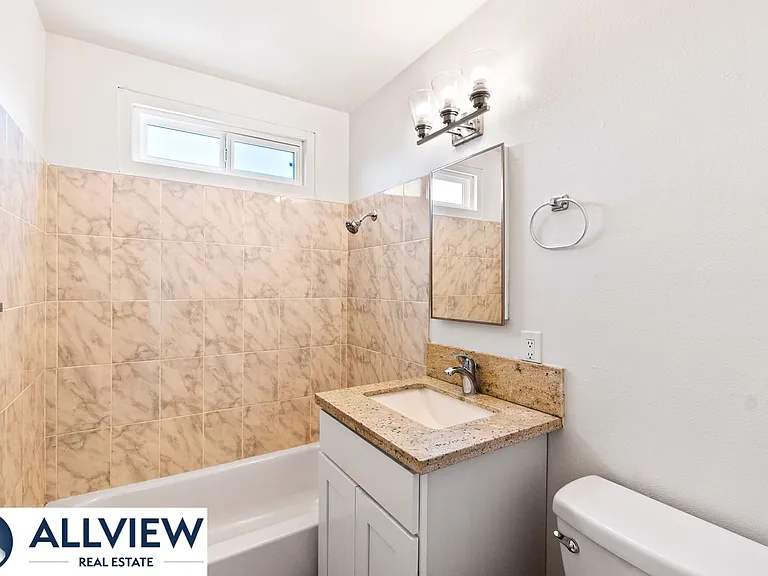 452 South Shaffer Street — Photo 13