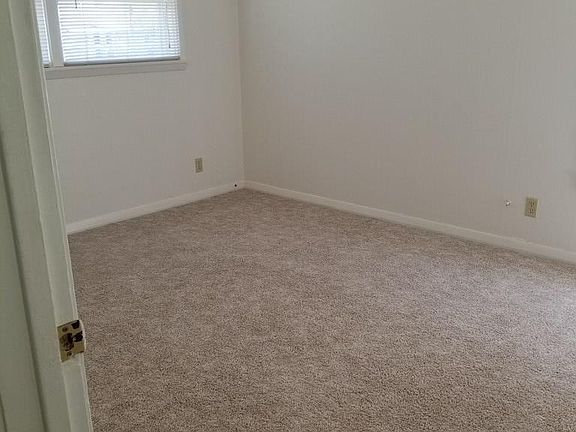 4th image of 229 River Oaks St
