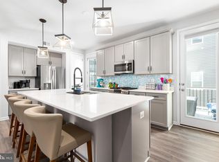 18238 Summit Pointe Dr, Triangle, VA 22172