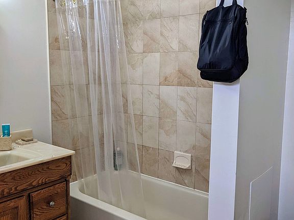 4th image of 404 13th St NE