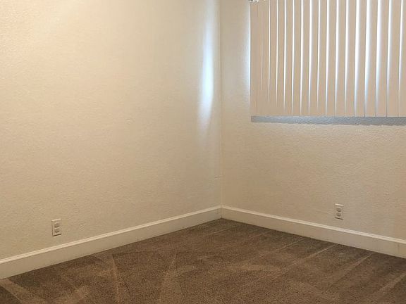 4th image of 616 Iris Dr