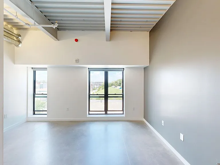 418 East Grand — Photo 12