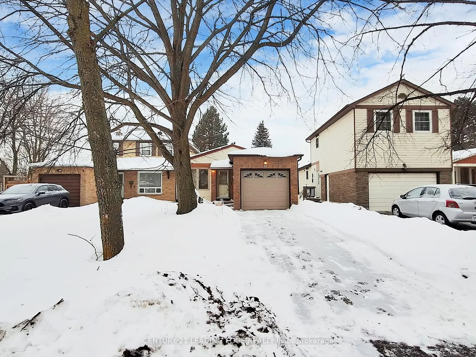 30 Madsen Cres photo 1