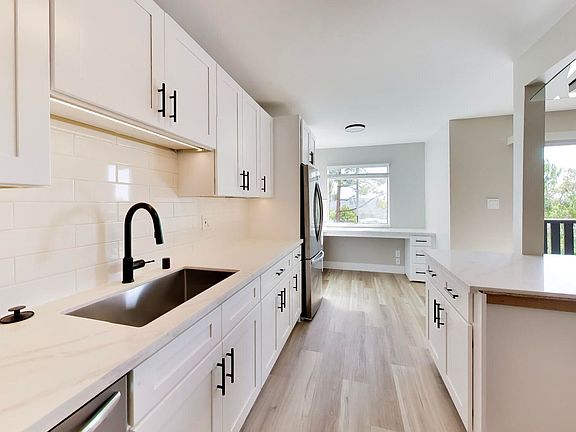 2nd image of 1015 Continentals Way #103