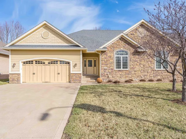 7625 Escalade Ct, West Des Moines, IA 50266