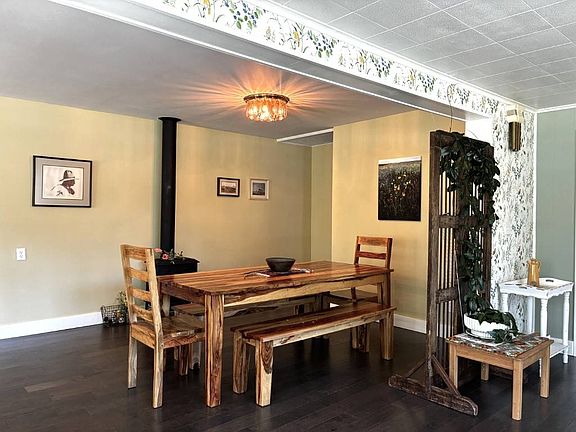 4th image of 321 Chapin St
