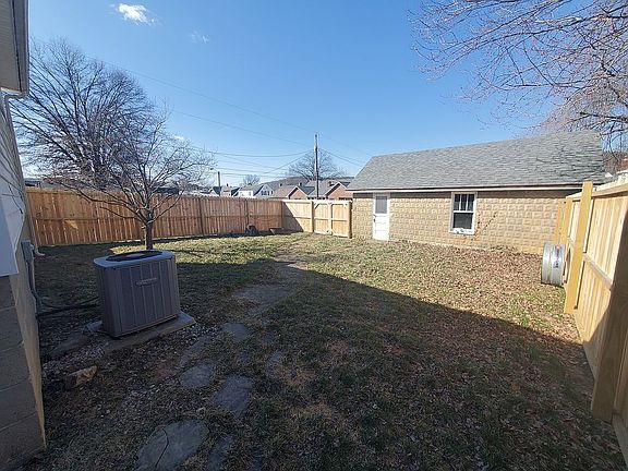 3rd image of 828 5th St