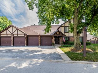 1717 Lakecliffe Dr APT C, Wheaton, IL 60189