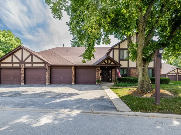 1717 Lakecliffe Dr APT C, Wheaton, IL 60189