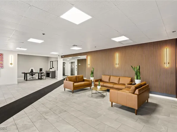 3930 University Center Dr #403, Paradise, NV 89119