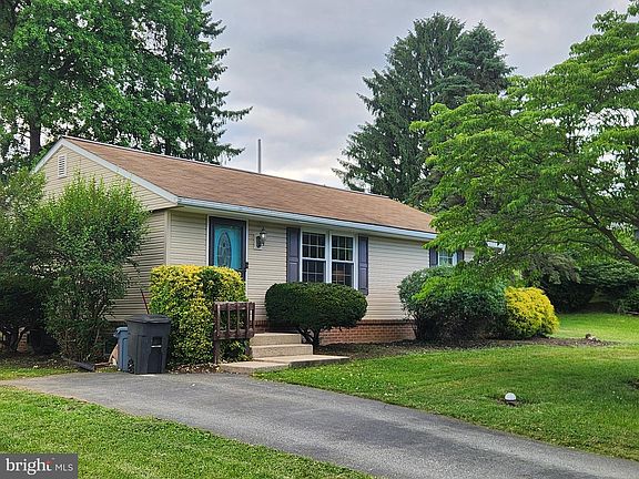 2nd image of 715 Kenton Rd