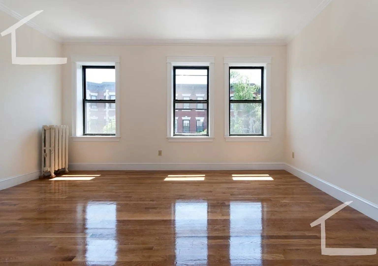 Beautiful, sunny, renovated 4 bed in Allston! — Photo 3