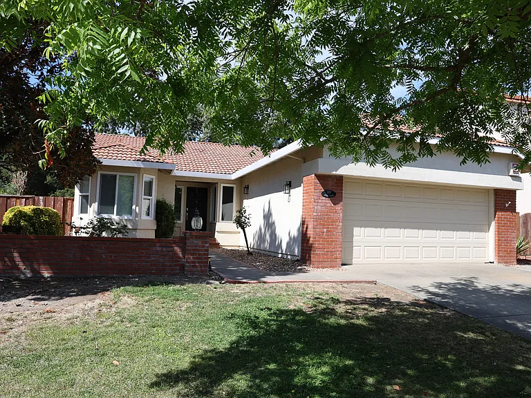 205 Buena Tierra Way — Photo 1