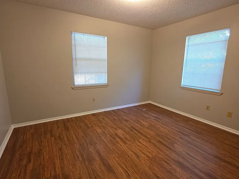 1336 S Sidney Ave — Photo 16