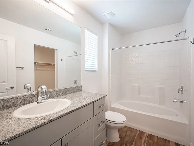 Primary bathroom: Primary bathroom with modern finishes.
