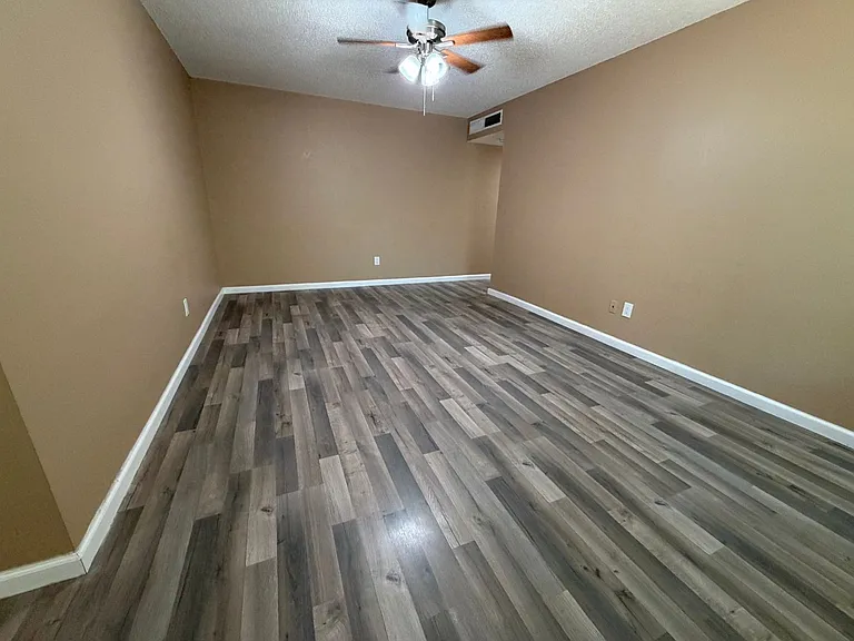 5725 Woodleigh Dr — Photo 6