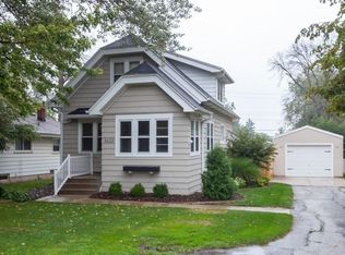 1622 S Sunny Slope Rd, New Berlin, WI 53151