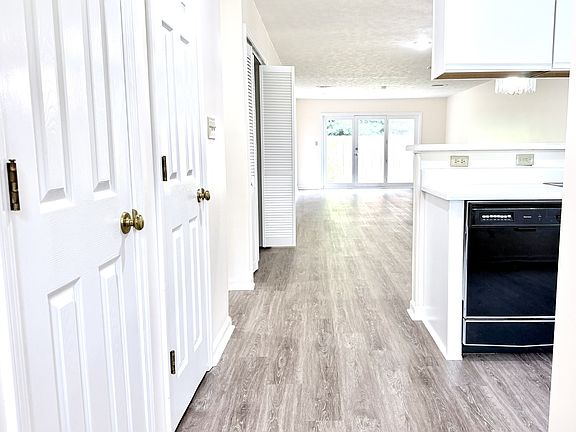 4th image of 2607 Cayce Meade Dr APT 6