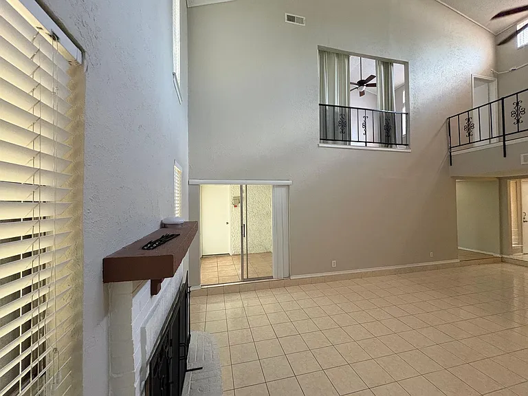 805 W Rochelle Rd — Photo 16