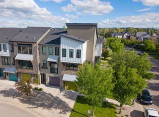 102 N Walden Cir SE, Calgary, AB T2X 0Y4