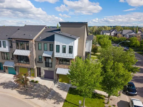 102 N Walden Cir SE, Calgary, AB T2X 0Y4