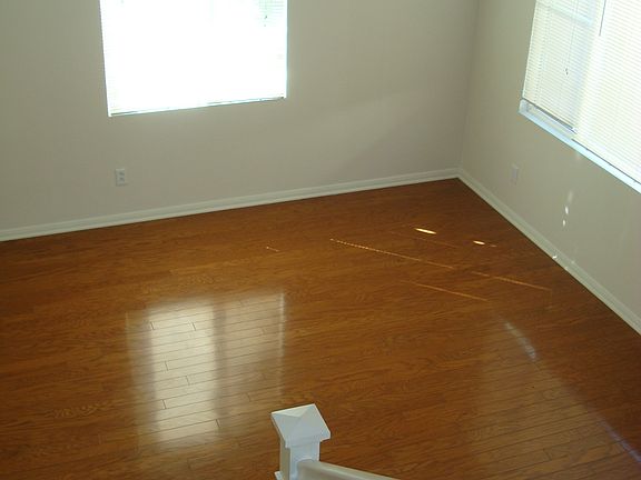 5th image of 453 Cornwall Gln #House