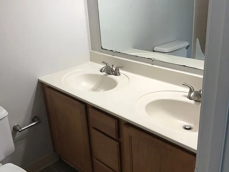 Coventry Court West Apartments — Photo 95
