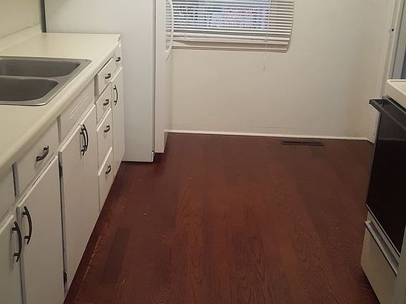 3rd image of 5202 N Washington St