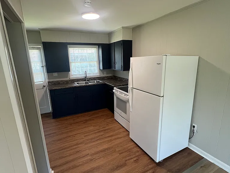 402 E Webb St #404 — Photo 4
