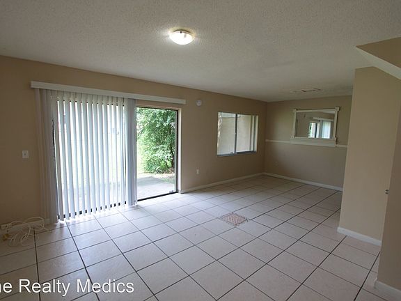 3rd image of 5203 Bonnie Brae Cir