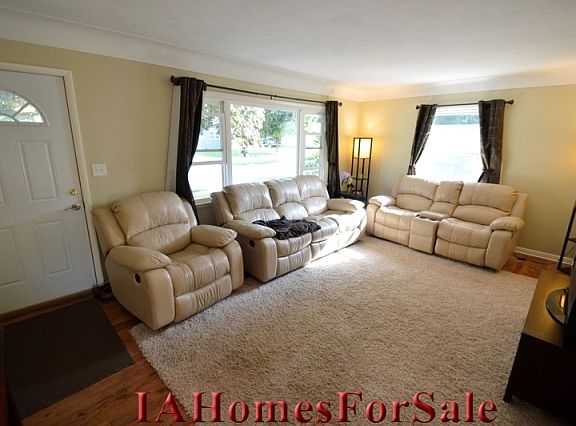 Living Room, new windows in 2009. easy to clean, and brings in a lot of natural light