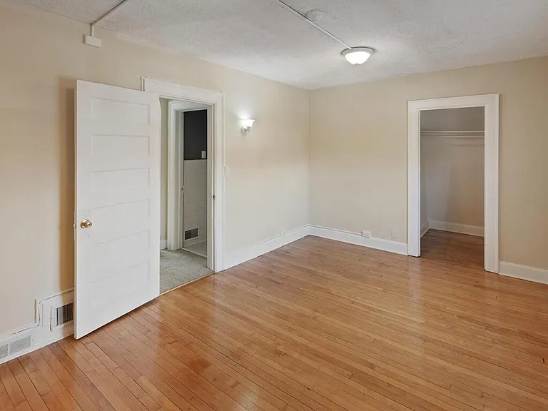 3237 Hennepin Ave — Photo 14