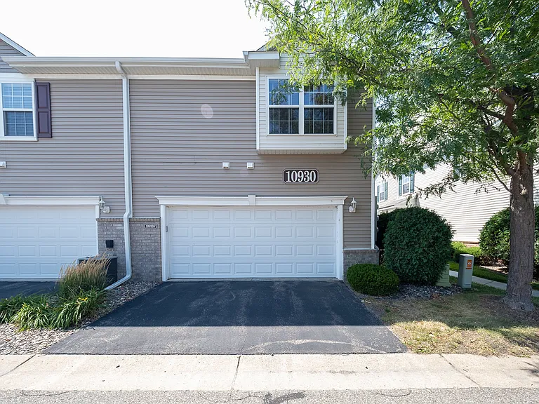 10930 Fergus St NE #F — Photo 2