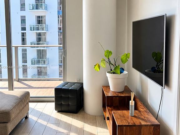 3rd image of 1600 SW 1st Ave APT 812