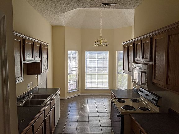3rd image of 19418 Northridge Dr