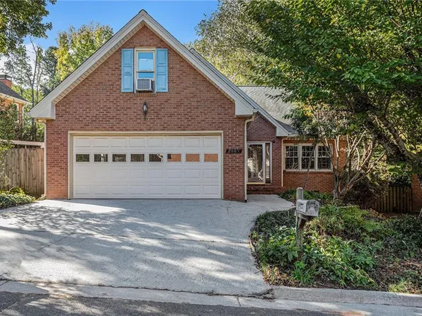 2869 Pangborn Ct, Decatur, GA 30033