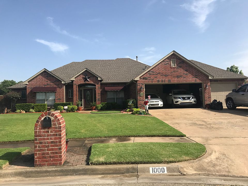Three car garage 