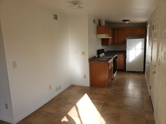 3rd image of 395 E Delano St