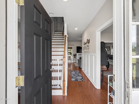 5th image of 38 Carriage Way