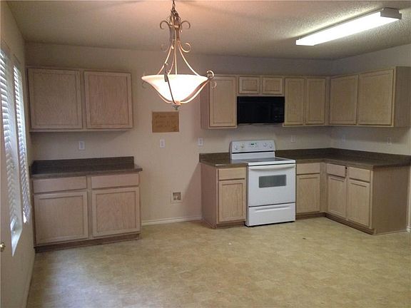 3rd image of 3308 Westview Dr