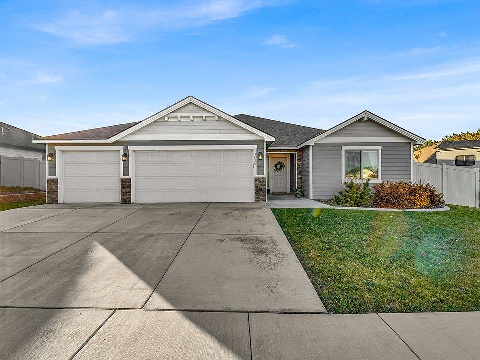 1st image of 1028 S Blueberry Pl