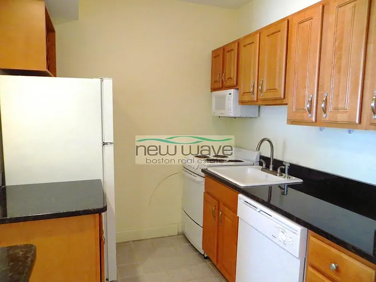 51 Queensberry St #17 — Photo 5
