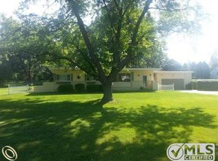 6501 Brookview Dr, Grand Blanc, MI 48439