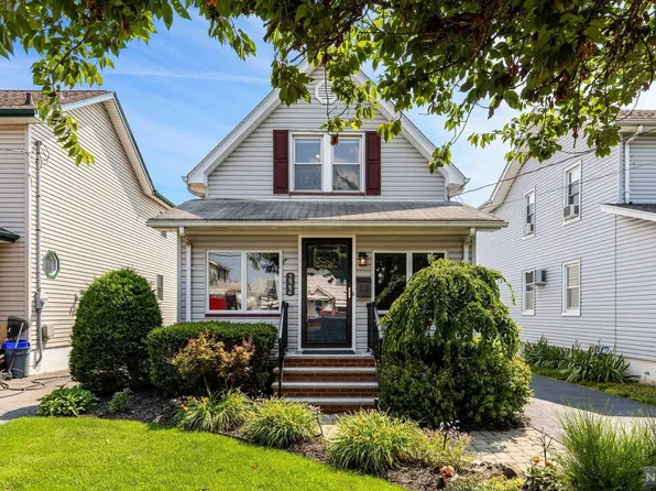 222 Page Ave, Lyndhurst, NJ 07071