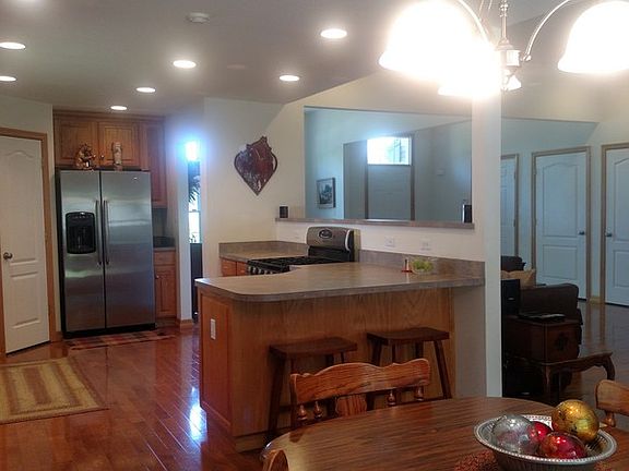 Kitchen open to Great Room / Dining Room : Open and spacious. Great for entertaining.